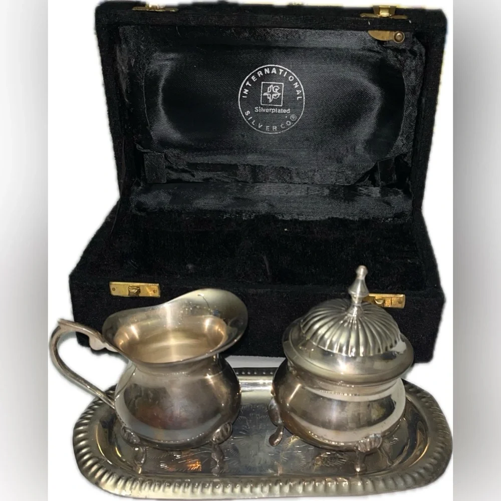 NIB International Silver Co Vintage Floral Tray Set